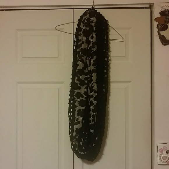 Scarf - Picture 2 of 5